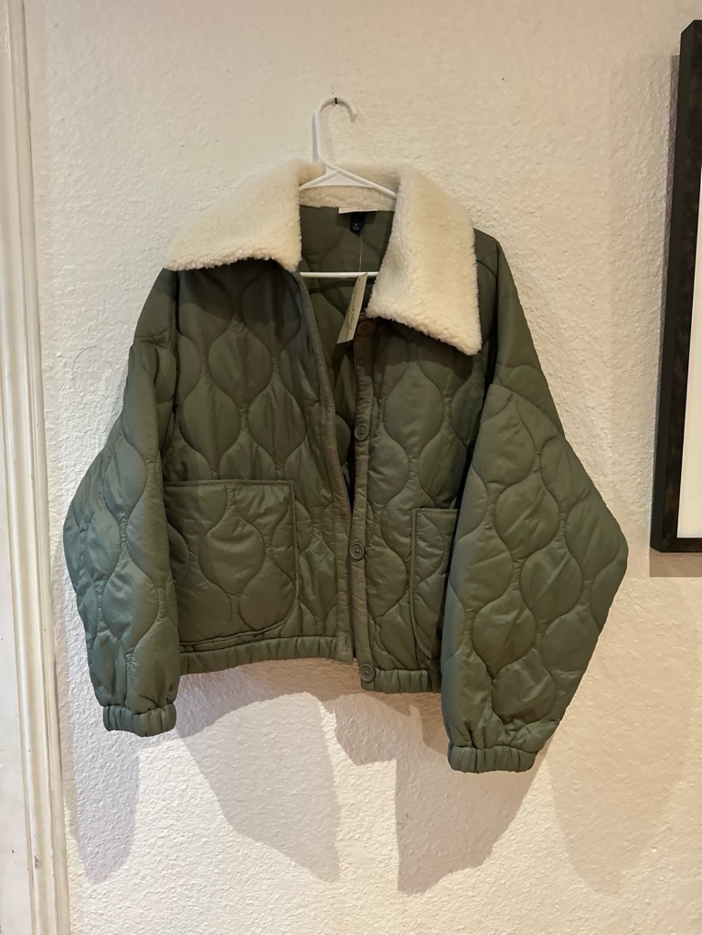 Universal Thread Green Quilted Puffer Jacket with Cream Sherpa Collar